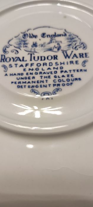 Talerz deserowy Royal Tudor porcelana angielska