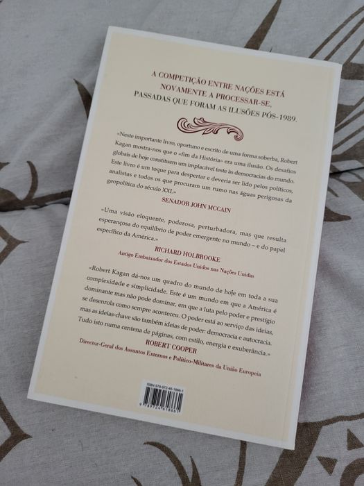 Livro "O regresso da história e o fim dos sonhos" Robert Kagan
