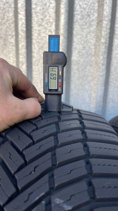 Шини б/у 225 60 R18 Bridgestone Weather Control A005