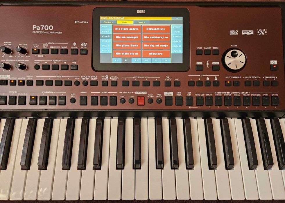 Korg PA700 profesjonalny keyboard w idealnym stanie.