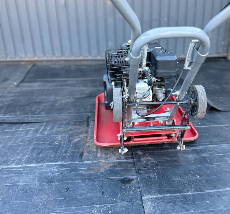 Oferta specjalna Wynajem zagęszczarka HECHT 1114 – 87 kg, 15 kN