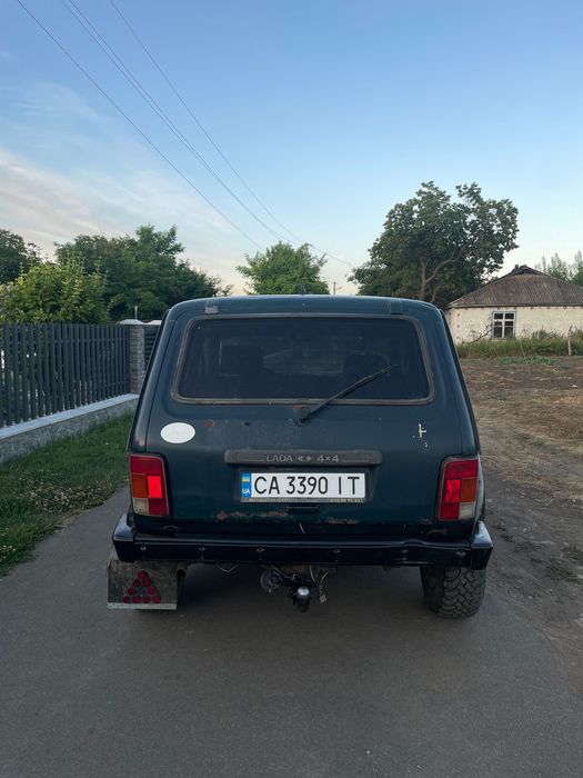 Автомобіль ваз нива 21214