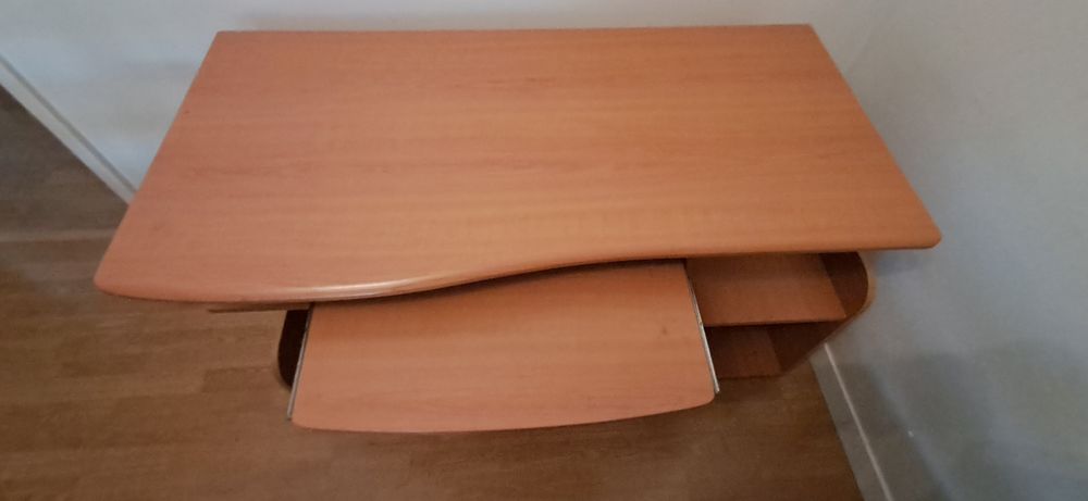 Mesa de escritório em madeira