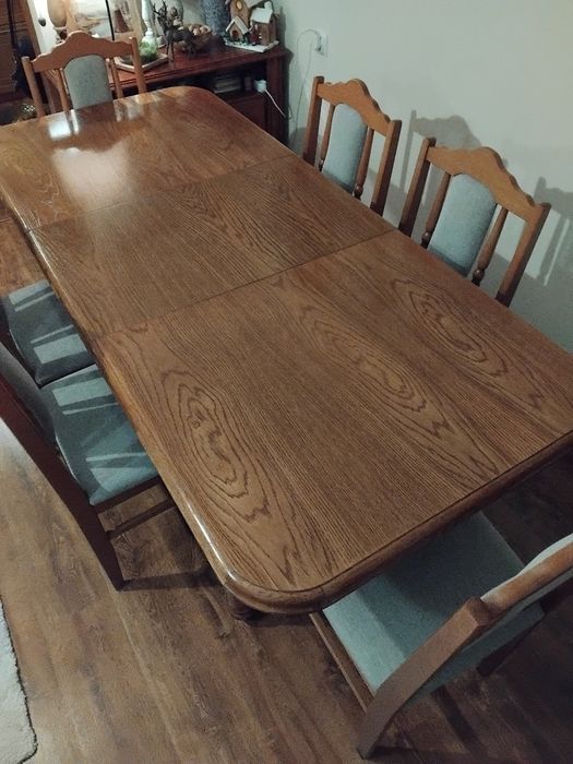 Stół dębowy z krzesłami