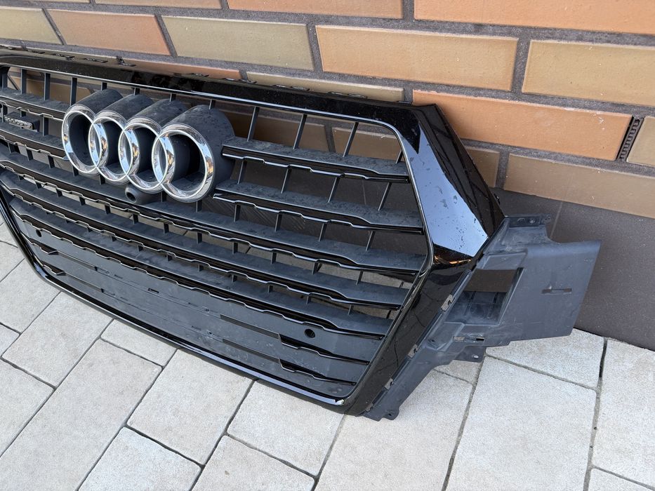 Решітка решотка радіатора гриль Audi Q7 4M 15-19 рік Ауді Ауди Ку7