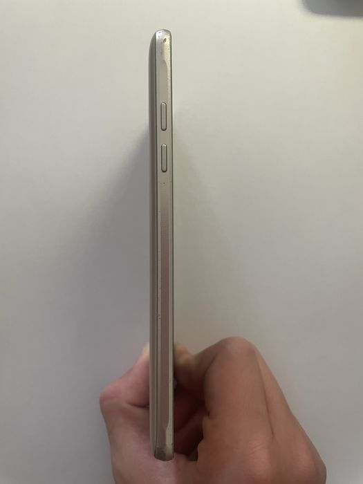 Samsung Galaxy J5 (2016) Dourado Dual SIM + Carregador Original + Capa TPU. Com Operador Desbloqueado.
