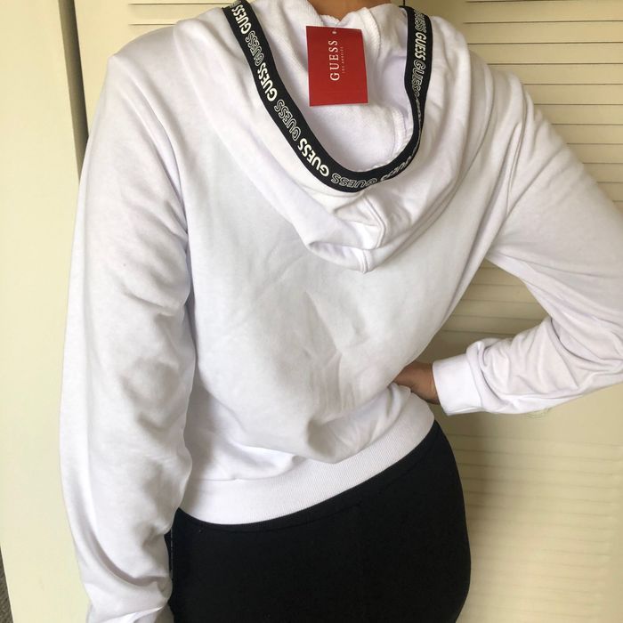Guess bluza biala z kapturem roz M