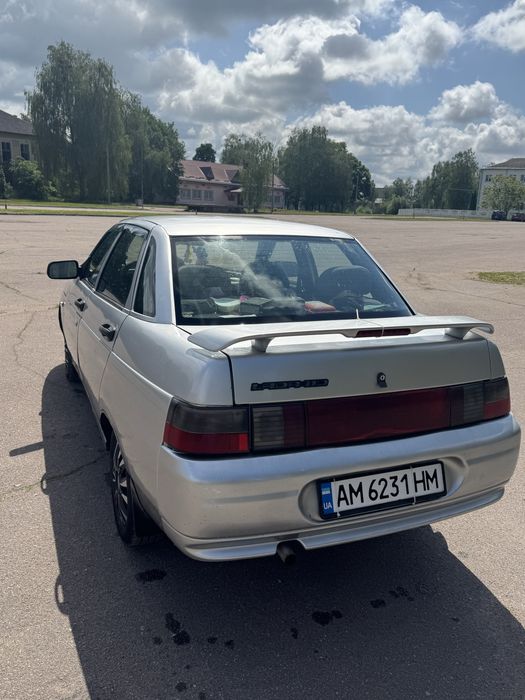 Lada 2110.