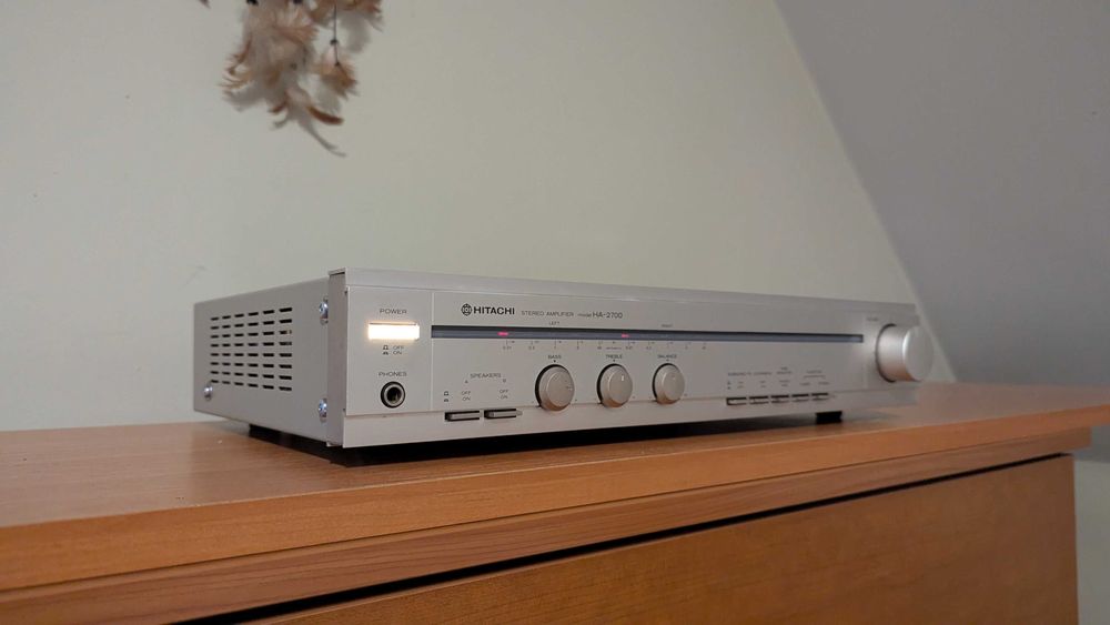 wzmacniacz Hitachi model HA-2700