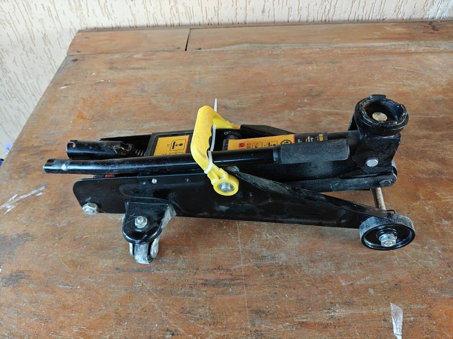 Домкрат підкатний 2т  SIGMA 135-330мм гидравлический