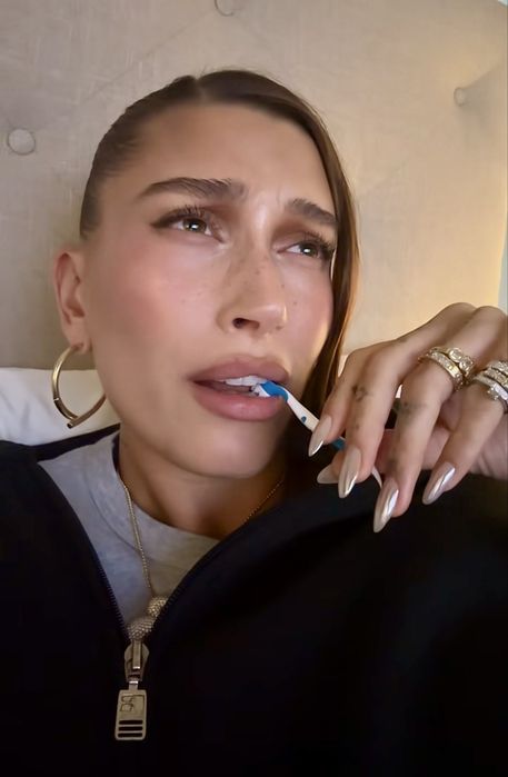 Трендові зубні щітки Colgate Max Fresh Wisp