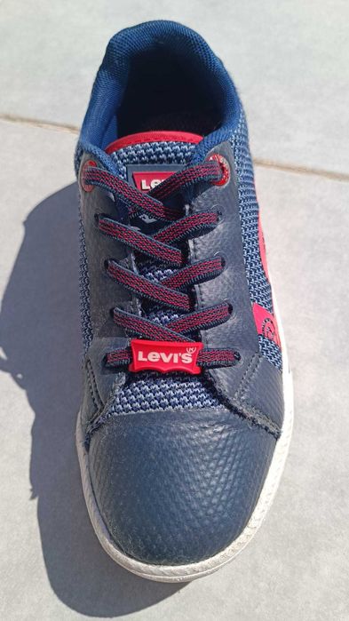 Sapatilhas Levi's – 34. Em bom estado.