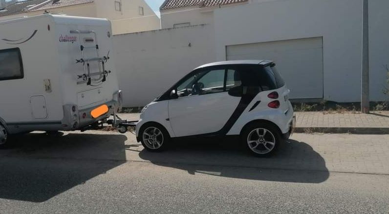 Smart com lança para reboque autocaravana