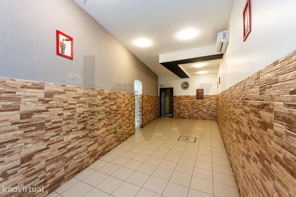 Vende-se Loja Comercial | 194 m2 | Madalena, Vila Nova de Gaia