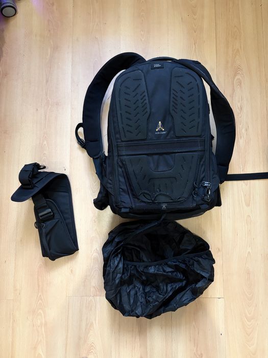 Продам комплект фотообладнання Lowepro Godox QuickStrap з дефектами