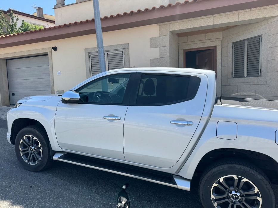 Mitsubishi L200 2.3 DI-D Space Cab Invite Strakar Look 4WD