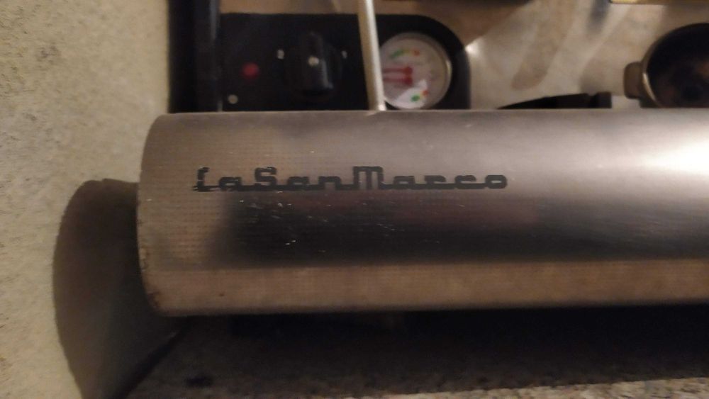 Máquina de café 2 grupos La San Marco - 5 anos de uso