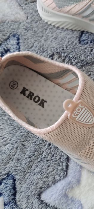 Кроссовки новые 38р