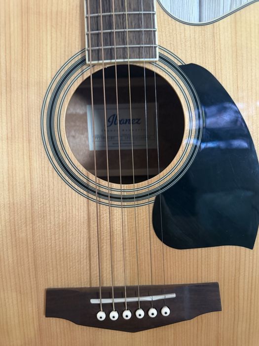 Guitarra Ibanez em execnte esstdo