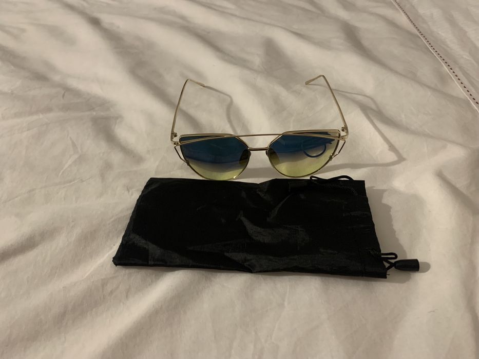 Oculos de sol novos