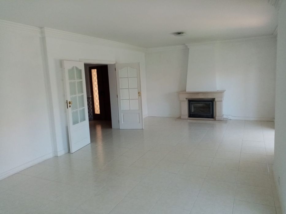 Moradia T-4 Piscina/ Ginásio