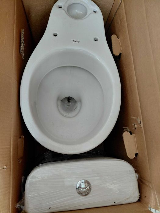 Унітаз з вертикальним виводом