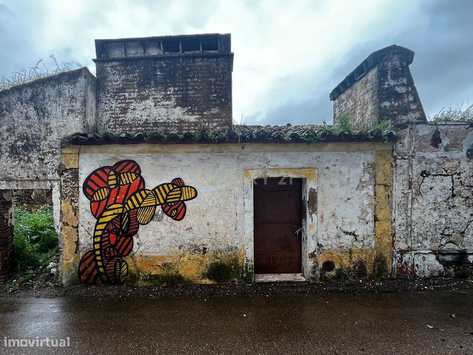 Casa térrea para recuperação total em Vila Boím - Elvas ideal para inv