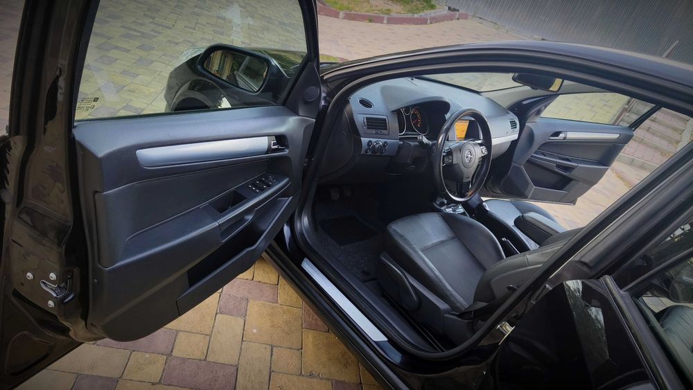 Opel Astra 2009р шкіра 1,6 бензин Без підкрасів Розмитнена Ідельний стан!