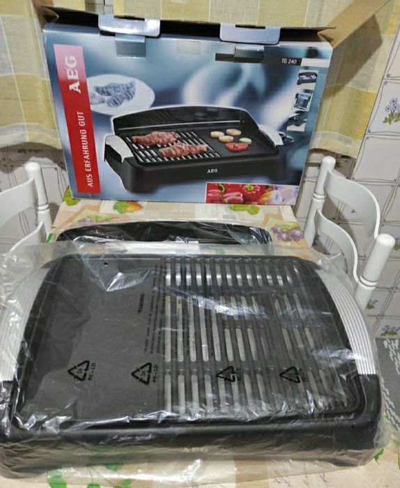 Grelhador elétrico com chapa e grelha da marca AEG