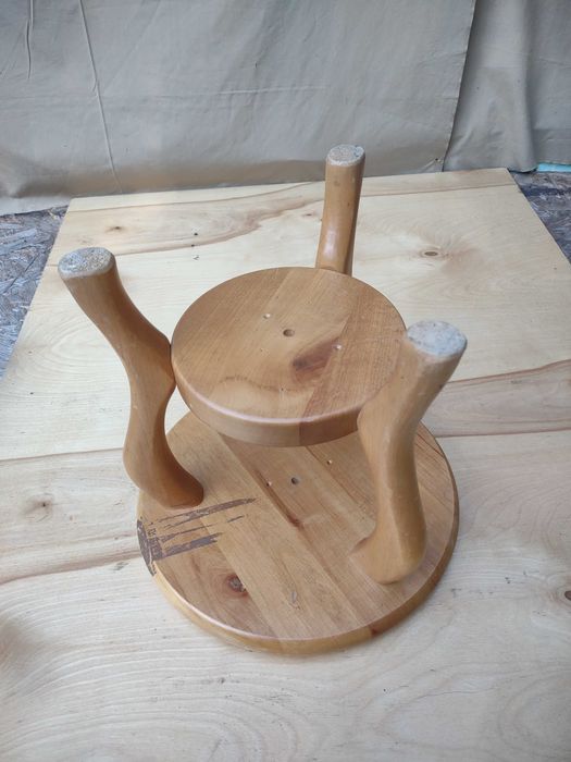 Kwietnik mały . wys. 28 cm.