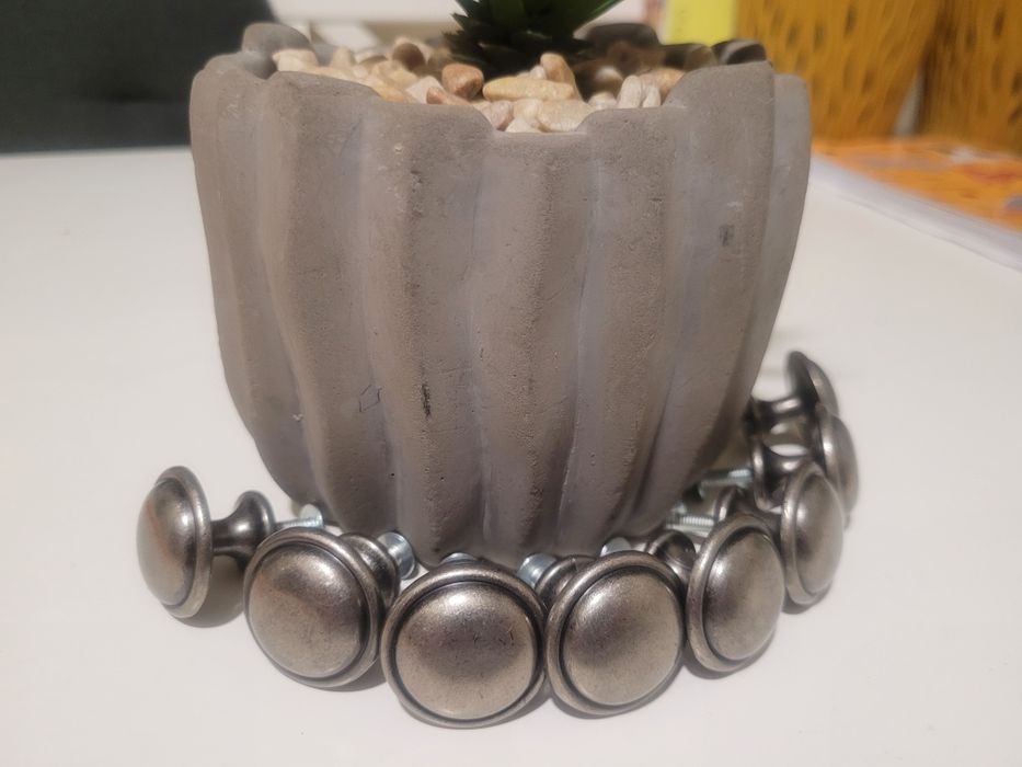 Uchwyty szuflad 8 szt