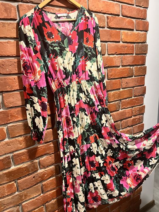 Przepiekna sukienka Reserved XS (34) w kwiaty