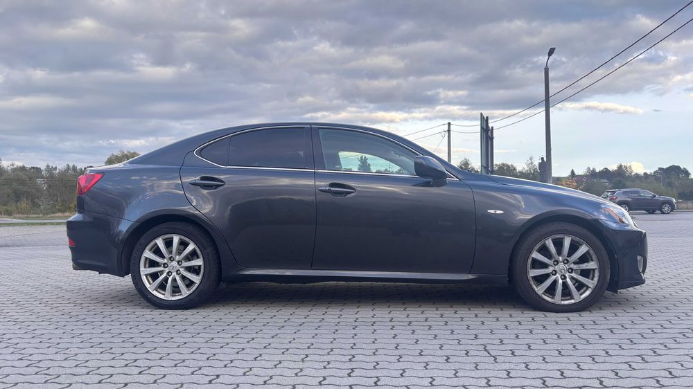 LEXUS IS250 benzyna 2.5L 208km