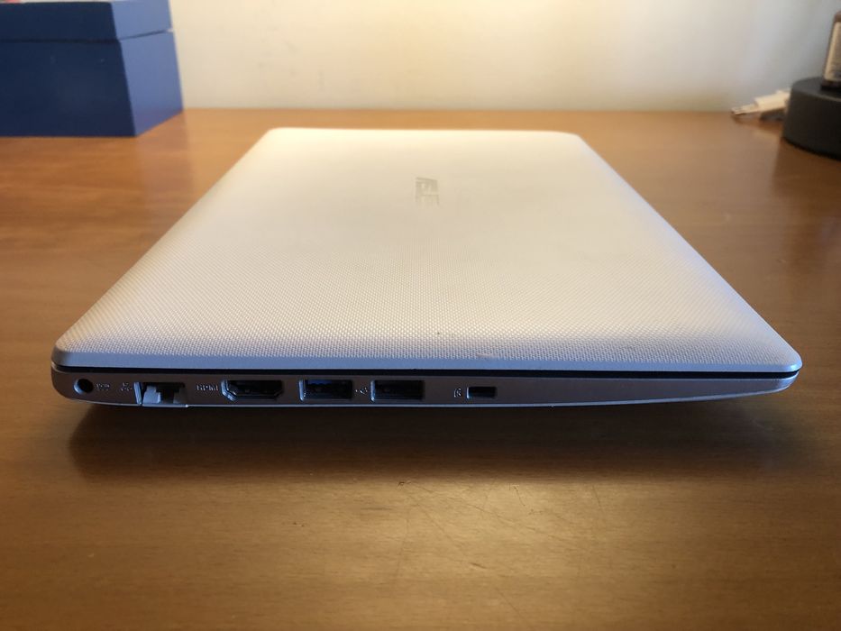Asus X201E usado