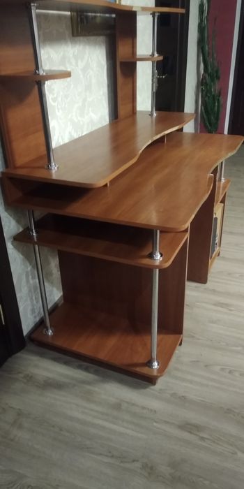 Продам комп'ютерний стіл