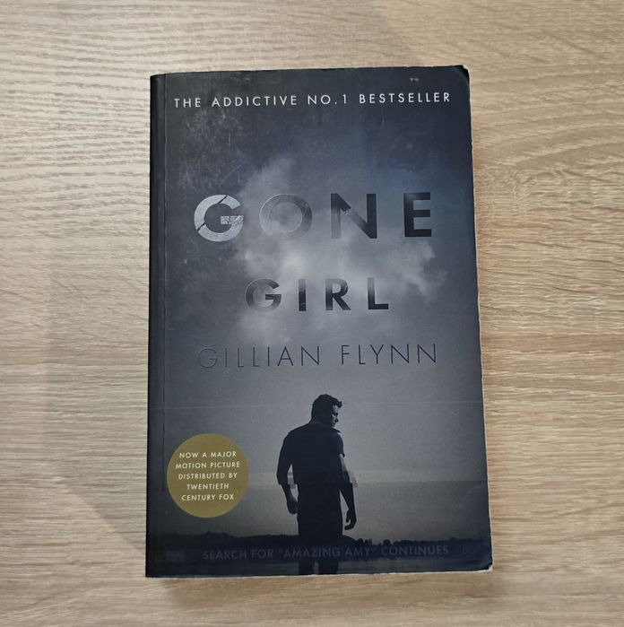 Продам книгу "Gone Girl" Gillian Flynn