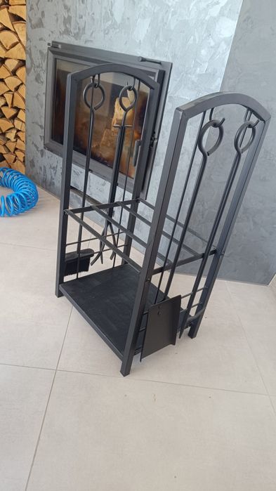 Stojak na drewno, narzędzia do kominka