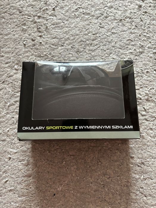 Okulary sportowe z wymiennymi szkłami