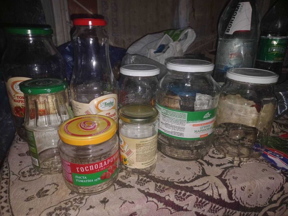 Банки и бутыля разных размеров