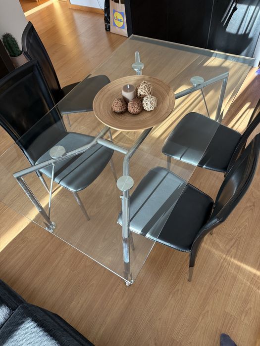 Mesa vidro temperado e 4 cadeiras