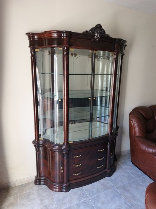 "Vitrine Clássica de Madeira - Móvel Vitoriano em Excelente Estado