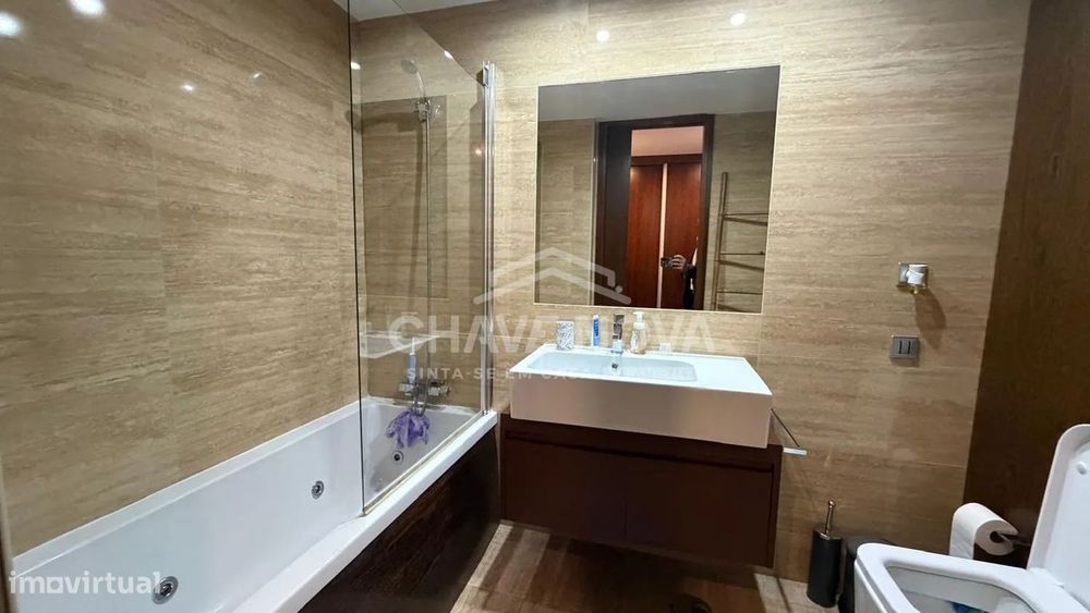 APARTAMENTO T2 | CANIDELO | 103 M² | VARANDA 5,60 M² | BOX 17,50 M² |