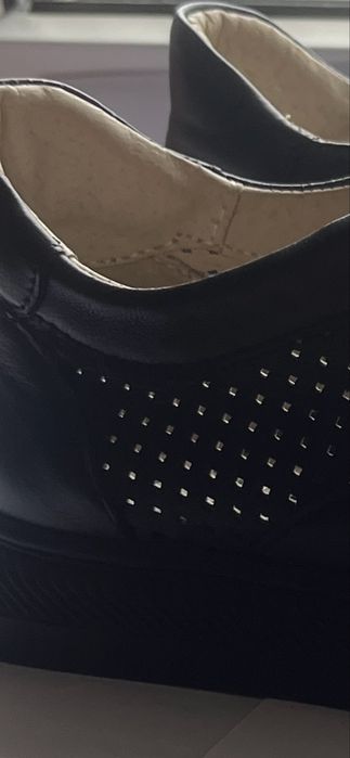 Натуральна шкiра.