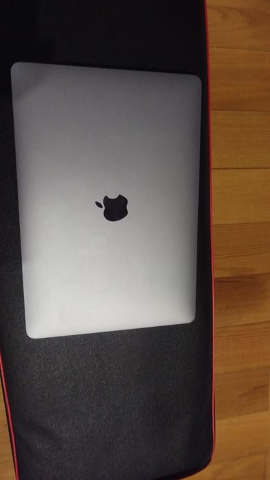 MacBook Pro 13 
M