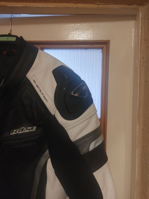 2 Kaski Scorpion z intercomami plus kurtka skórzana BUSE rozm. M\50