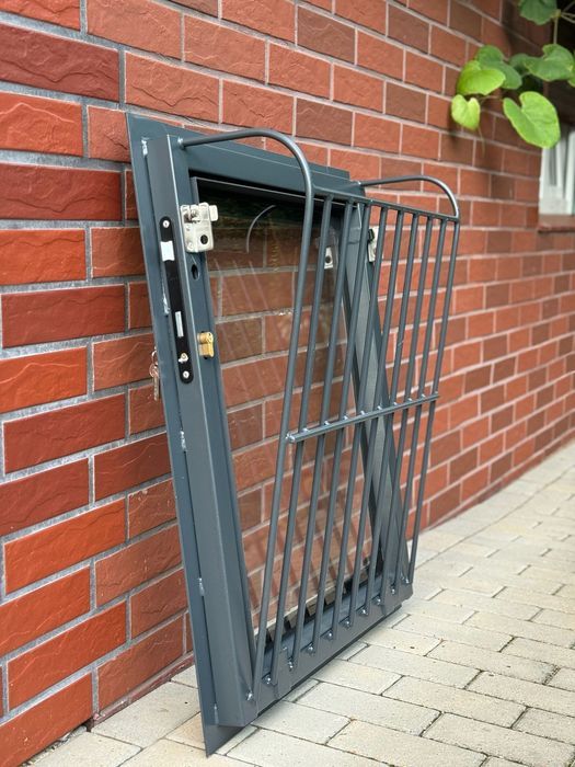 Okno stajenne stalowe do stajni garażu okno stalowe okno gospodarskie