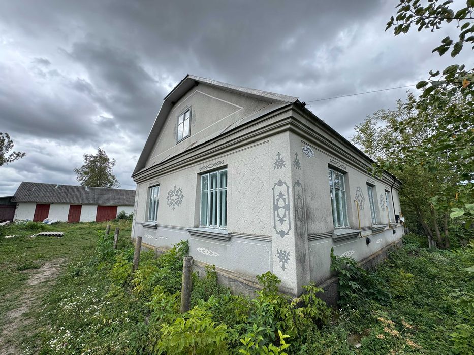 Продається просторий будинок с. Комарівка (Дубенський р-н.) - 50 соток приватизованої землі!!!