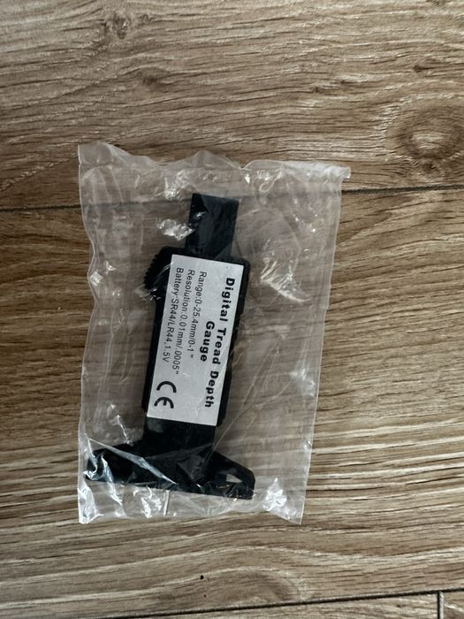 Miernik głębokości bieżnika