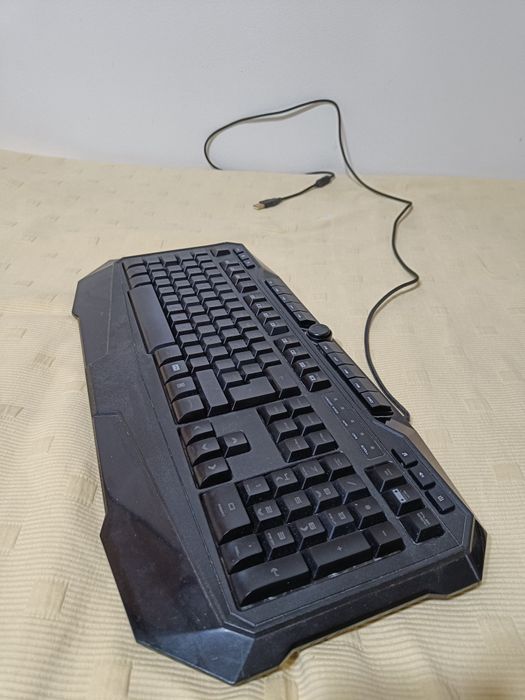 Teclado, rato e tapete gaming