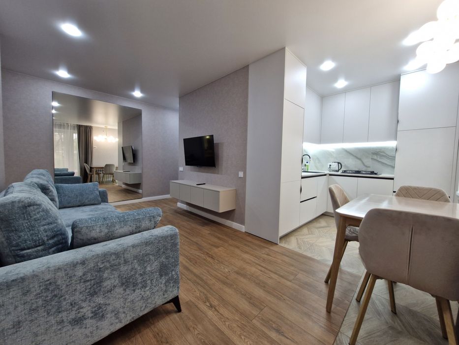 Нова Студія в Парку біля Набережної. Світло 24/7